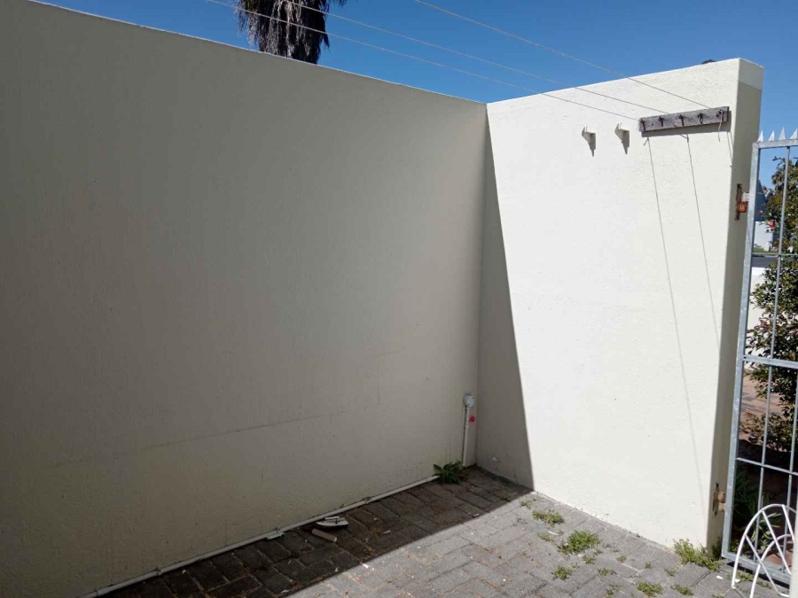 To Let 3 Bedroom Property for Rent in Protea Heights Western Cape